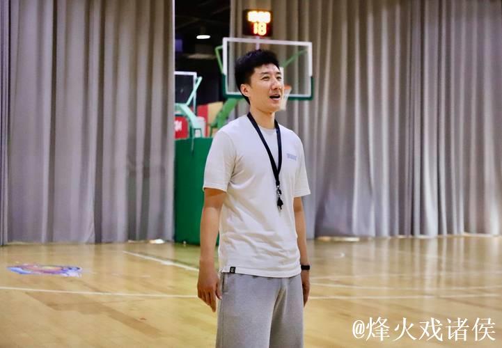 韩硕出任四川男篮主帅 球队希望他严抓训练